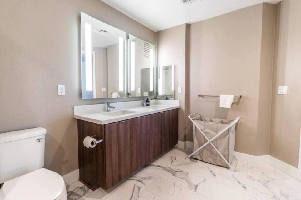 דירות לוס אנג'לס Comfortable & Spacious 2Bdr - 2Bth For 4 Guests In Hollywood מראה חיצוני תמונה